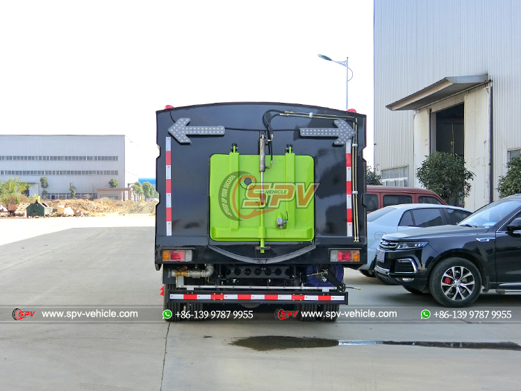 ISUZU 700P Road Cleaner Truck - Rear Side